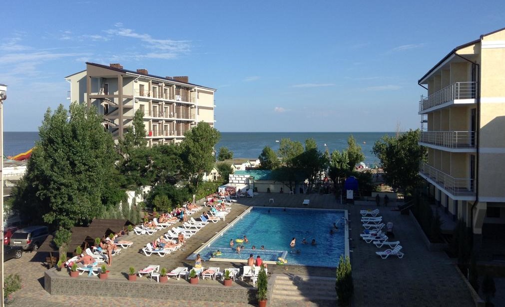 Отель среднего уровня - база отдыха Маяк